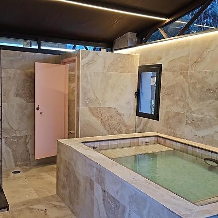 Hearts & Ponies Apartamentos Con Piscinas Privadas Cerca De La Warner Chinchon Exterior photo