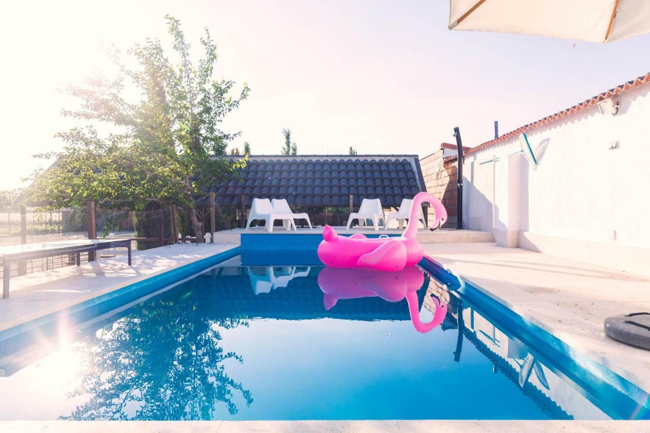 Hearts & Ponies Apartamentos Con Piscinas Privadas Cerca De La Warner Chinchon Exterior photo